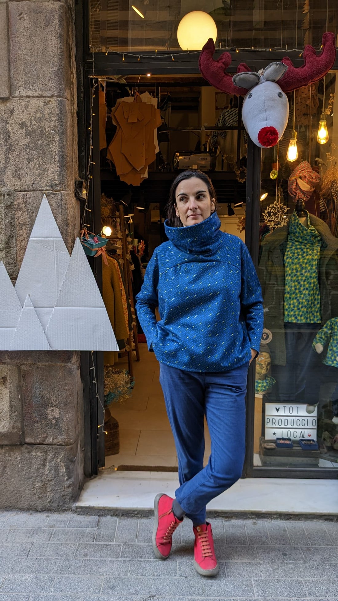¿QUÈ HI HA DARRERA DEL NOU ESTAMPAT PLUJA?