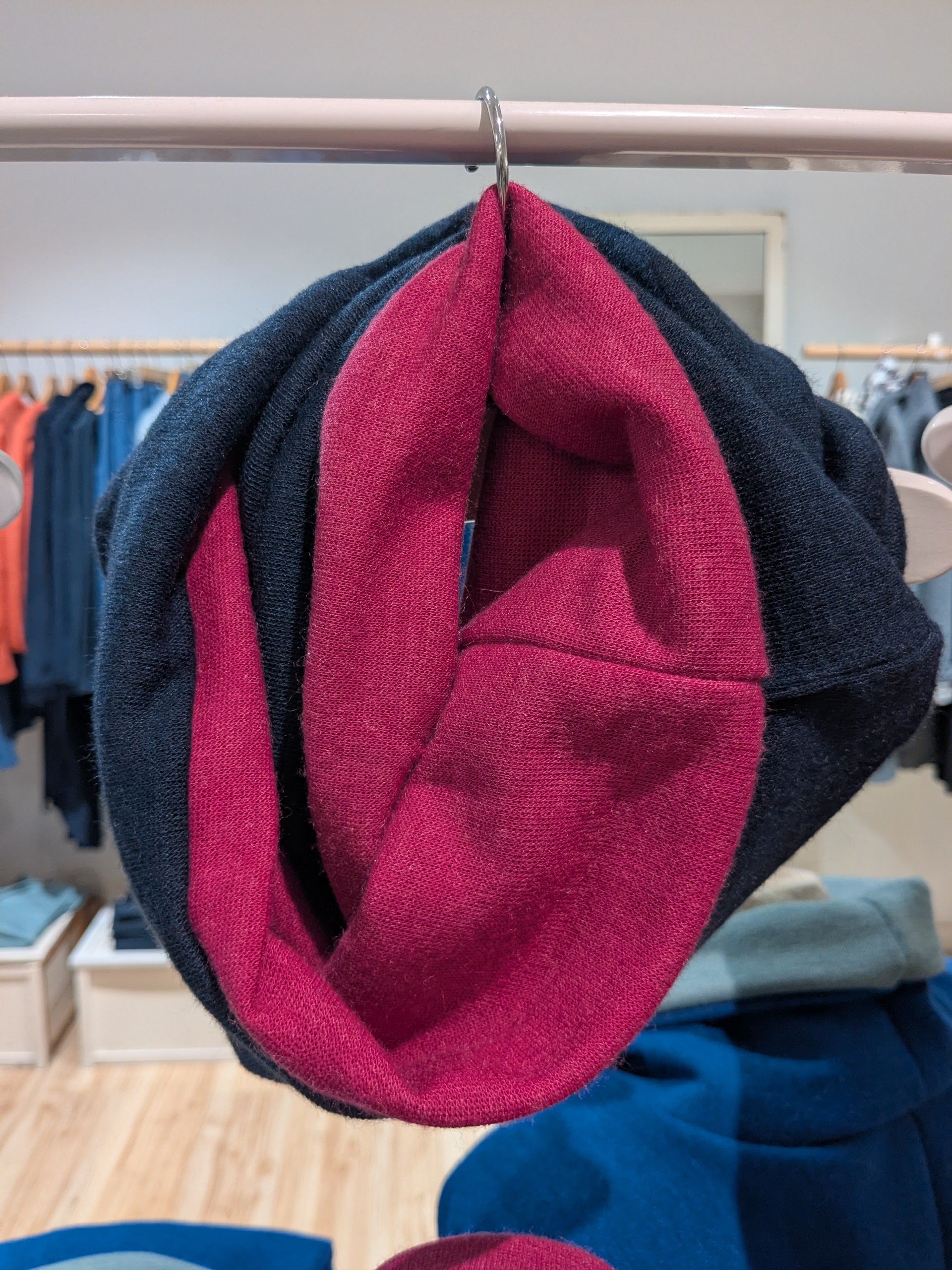 CUELLO FUCSIA AZUL OSCURO