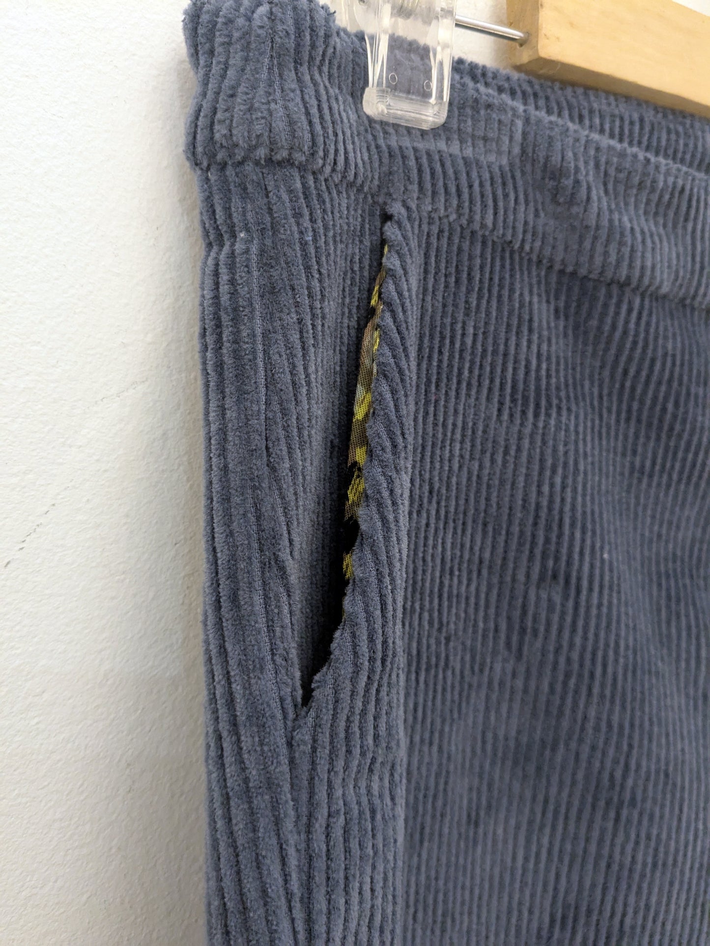 PANTALON TRINI PANA GRIS AZULADO