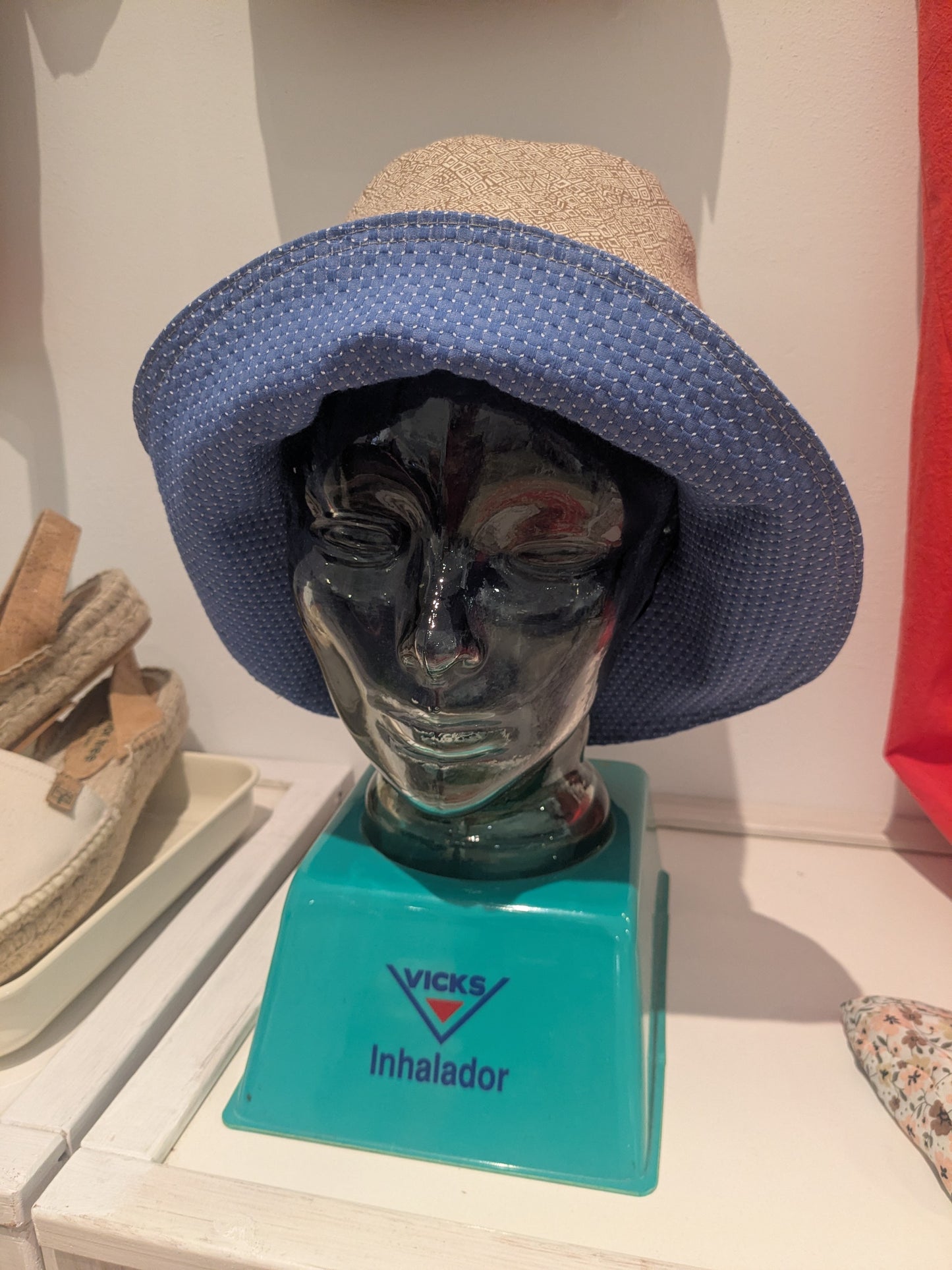 Bob reversible azul marrón